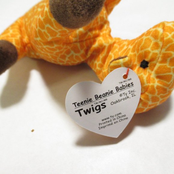 Catnip Upcycled Giraffe Cat Toy - Picture 2 of 5